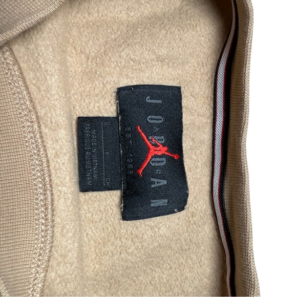 Nike Air Jordan Men’s Small Holiday Fleece Crew Sweater Beige - Picture 3 of 6